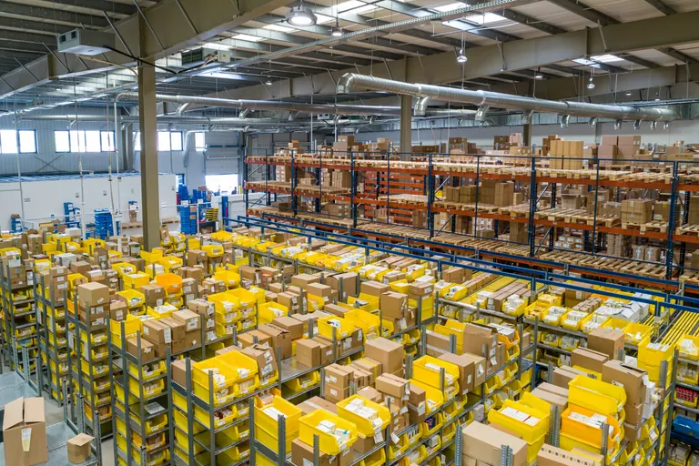 Modern raktár és disztribúció — SKOMAI Logistico logisztikai háttér